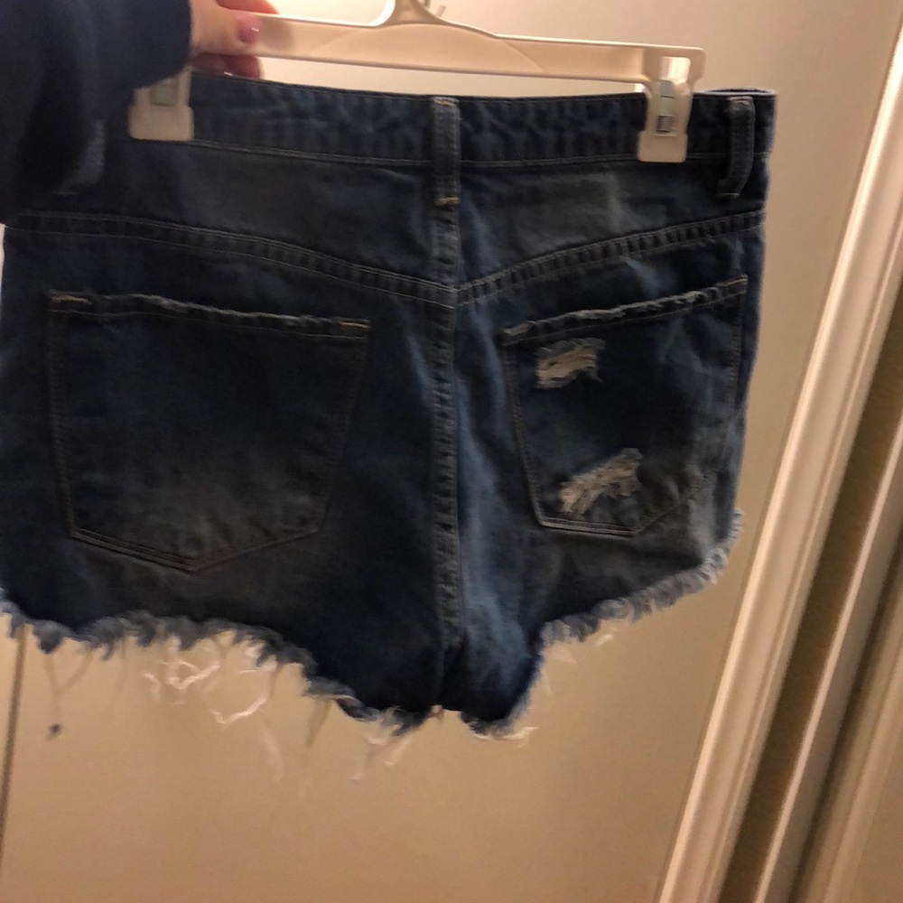 Distressed shorts - Picture 2 of 2